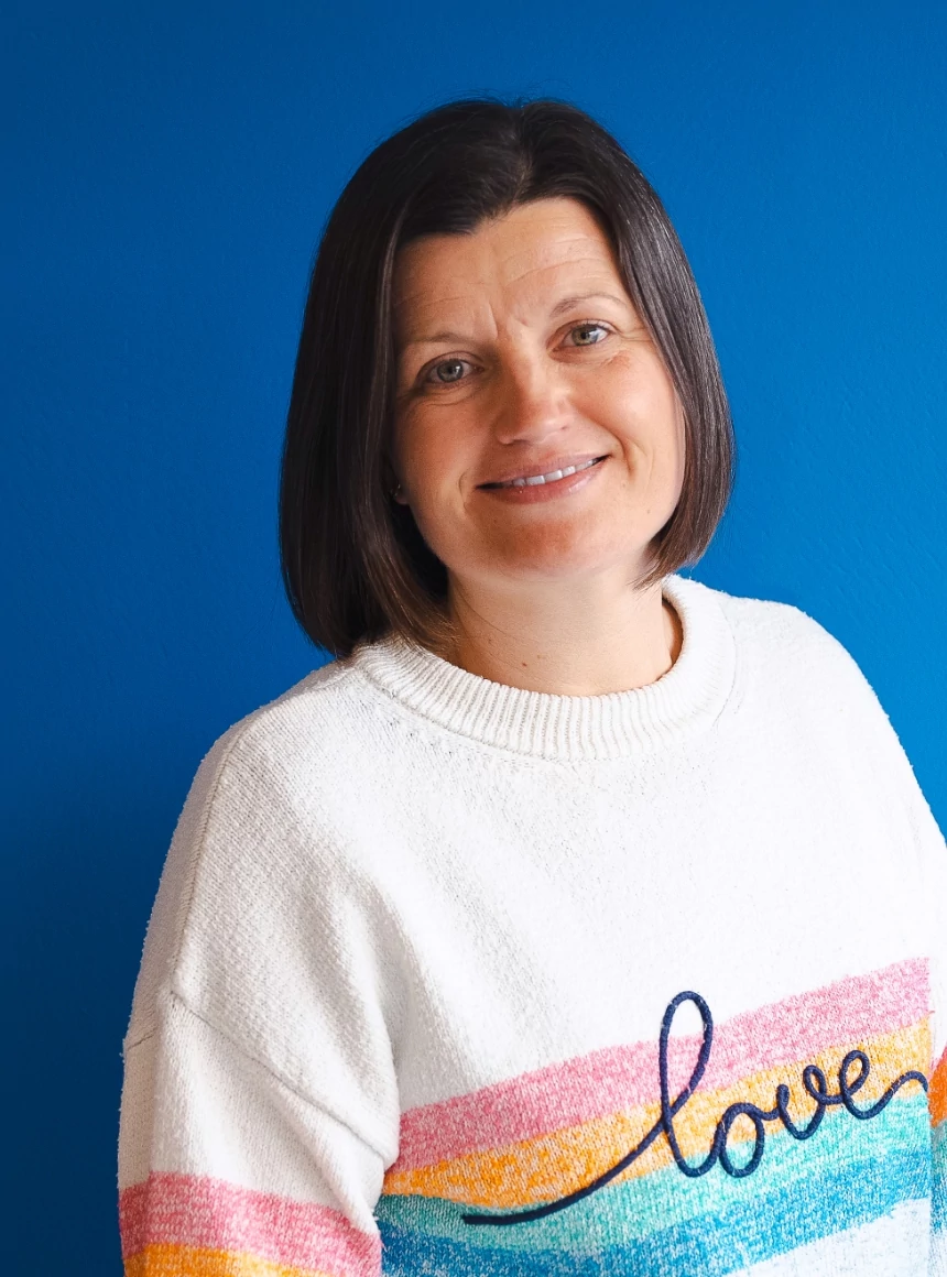 Beth Havard-Hussain on a blue background.